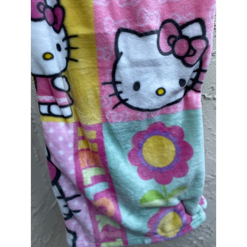Hello Kitty Silk Touch Throw Blanket 50x70 Pink Pastel Flowers Sanrio NWOT Soft